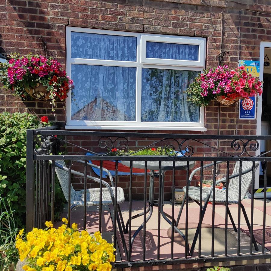 Cameron Court B&B Flamborough Exteriör bild